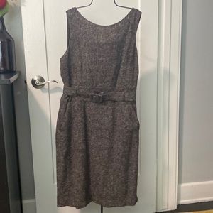 Timeless midi Brown dress w belt and pockets.